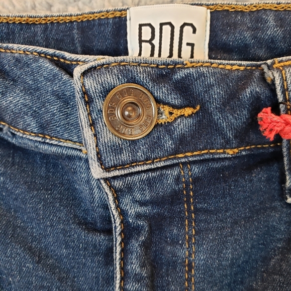 BDG Urban Outfitter Pine Med Wash Denim Stretch Bermuda Cut Off Jean Short Sz 31 - Picture 6 of 11